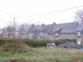 Alignement de huit maisons, Traversot (Pipriac)