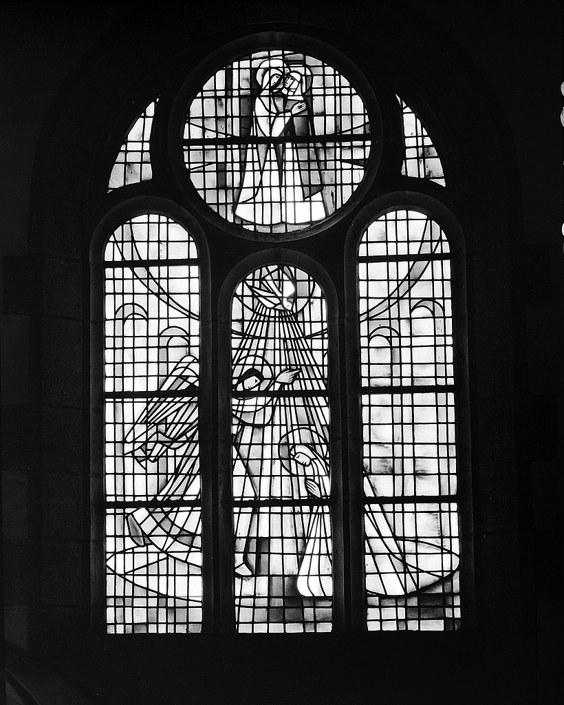 Verrière 9 : vies du christ et de la vierge, verrière historiée, église paroissiale Saint-Colomban (Plougoulm)