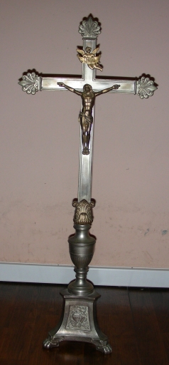Garniture d'autel : 5 Chandeliers d'autel et 2 croix d'autel