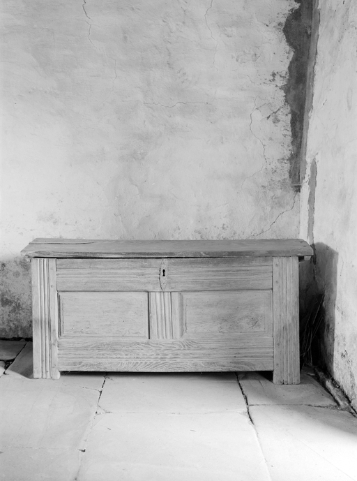 Coffre (coffre à bâtière), chapelle Saint-Guénolé (Langonnet)