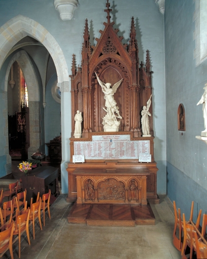 Ensemble de l'autel des morts : autel, retable, tableau commémoratif