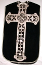 Ornement noir : chasuble, bourse de corporal, étole, étole pastorale, manipule, voile de calice
