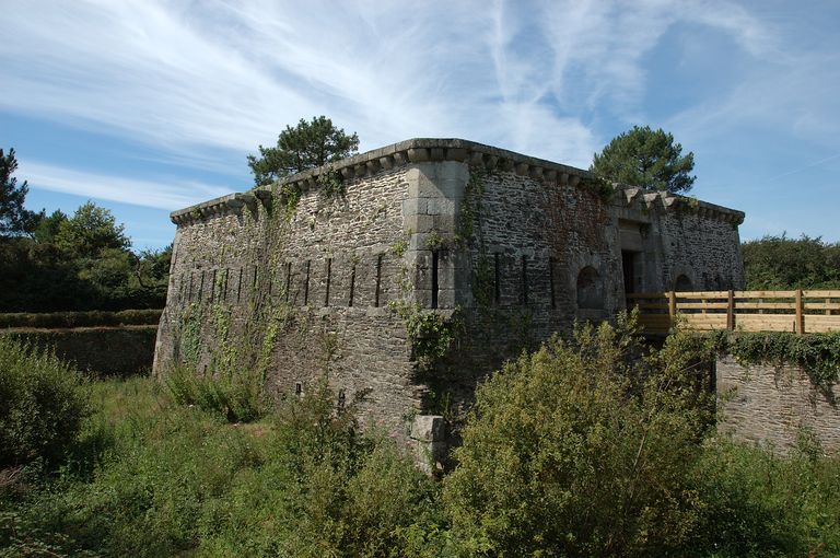 Tour-modèle n° 1 de la Pointe des Espagnols (Roscanvel)
