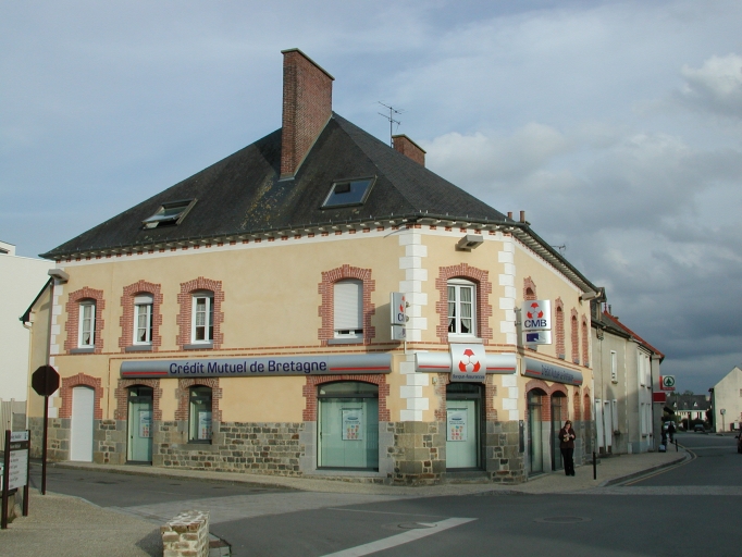 Maison actuellement établissement banquaire, 12 place de l'Eglise (La Mézière)