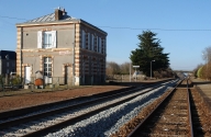 Mairie, écoles, ponts et cimetière sur la commune de Bonnemain