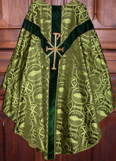 Ornement vert 1 : chasuble, bourse de corporal, étole, manipule, voile de calice