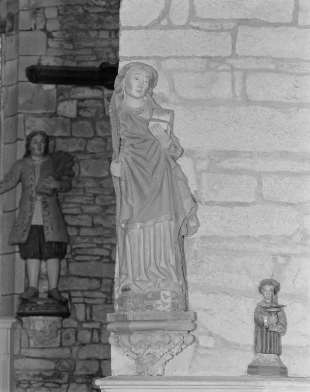 Statue (petite nature) : sainte Lucie, dite saint Luc, chapelle Notre-Dame-du-Loc (Saint-Avé)