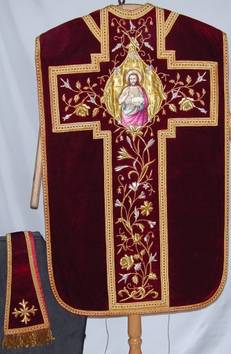 Ornement rouge 4 : chasuble, étole