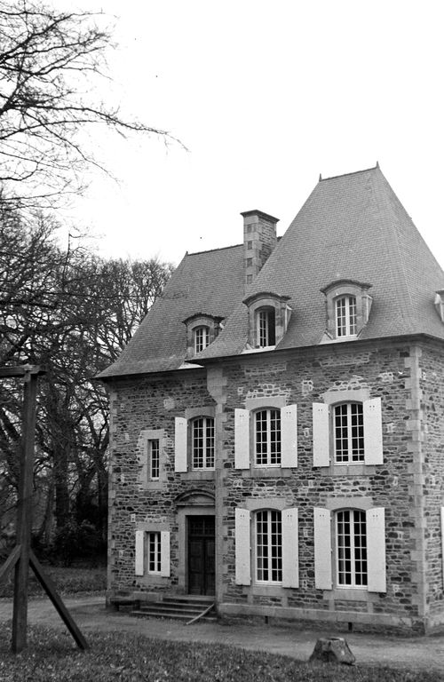 Manoir de la Roncière (Matignon)