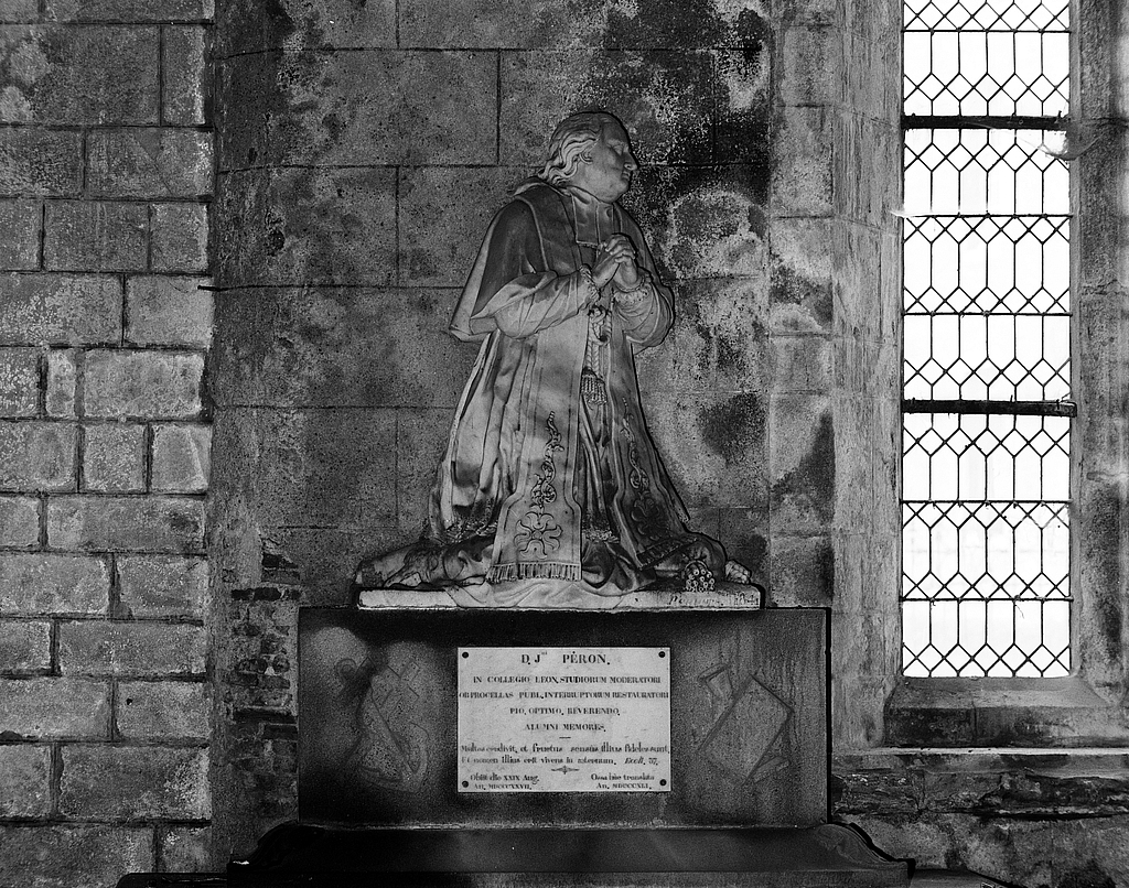 Tombeau : du chanoine Jean Péron, chapelle Notre-Dame-du-Kreisker (Saint-Pol-de-Léon)