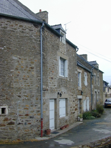 Alignement de maisons, la Ville Rozé (Pleurtuit)