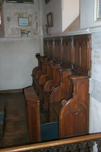 Ensemble de 2x5 fausses stalles et 2 prie-Dieu