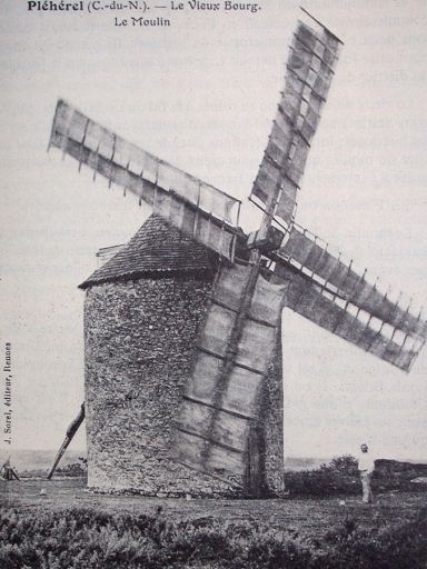 Ancien moulin à vent dénommé le moulin Dagorne, rue de la Chapelle, le Vieux-Bourg (Fréhel)