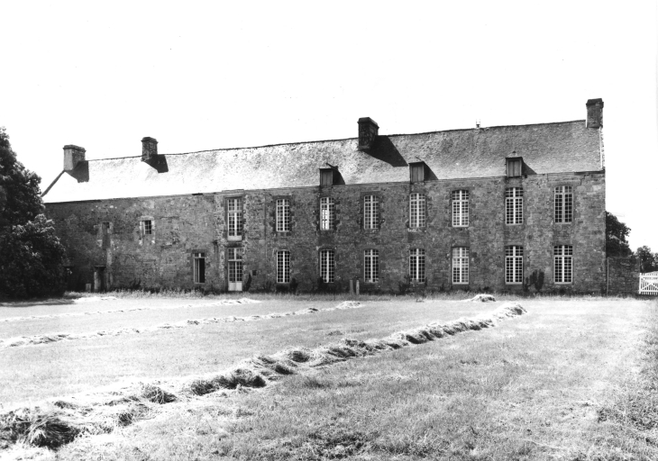 Manoir, puis château de Kercadio (Erdeven)