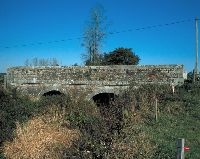 Pont, D 300 (Livré-sur-Changeon)
