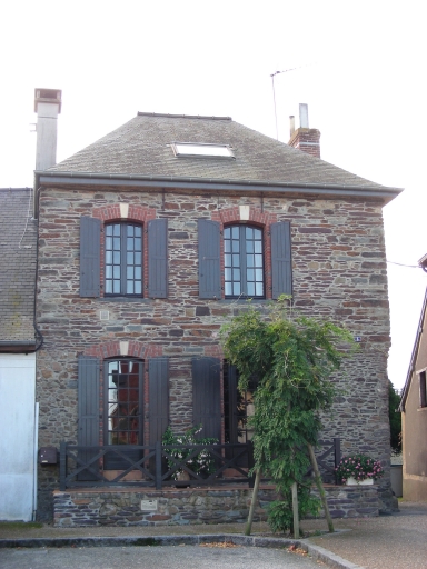 Maison, 4 place de l'Eglise (Bourgbarré)