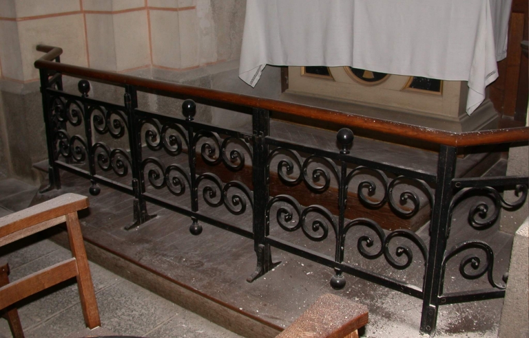 Clôture de l'autel des morts