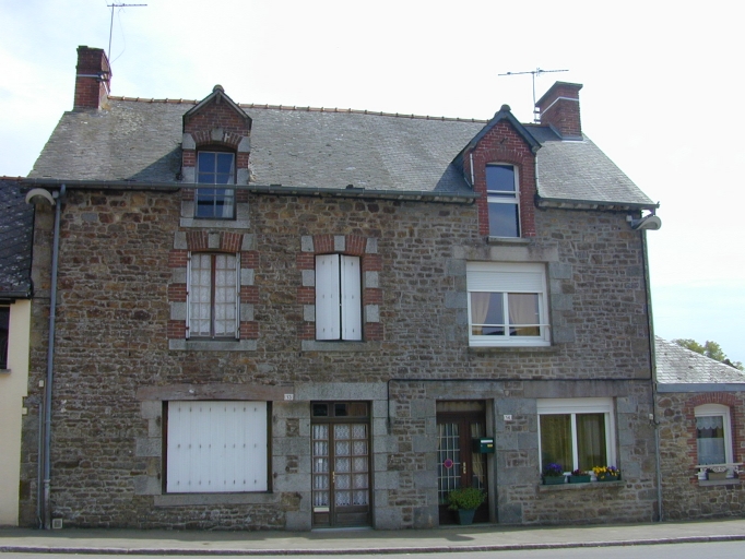 Maison, 13 et 14 place de l'Eglise (Feins)