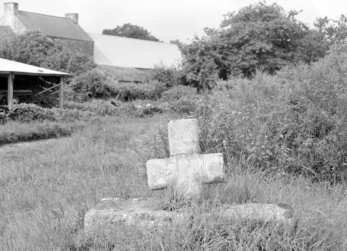 Croix de chemin, Lesquégué (Grand-Champ)