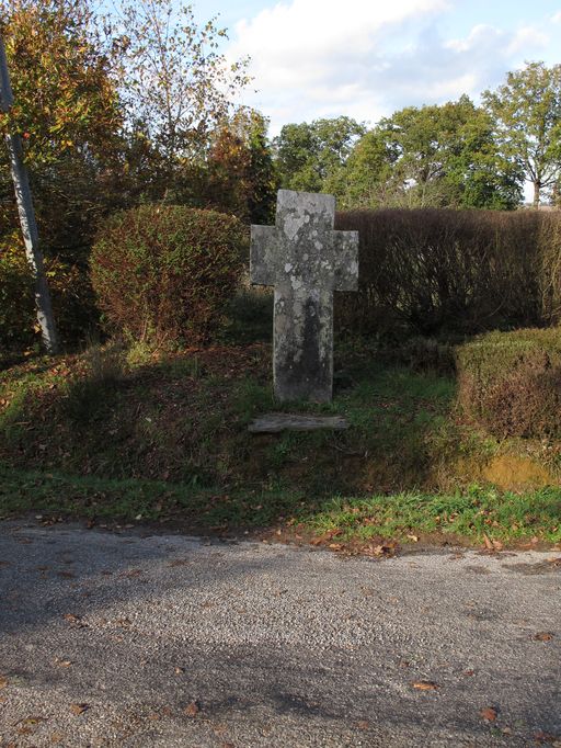 Croix de chemin, près de Tressol (Montertelot)