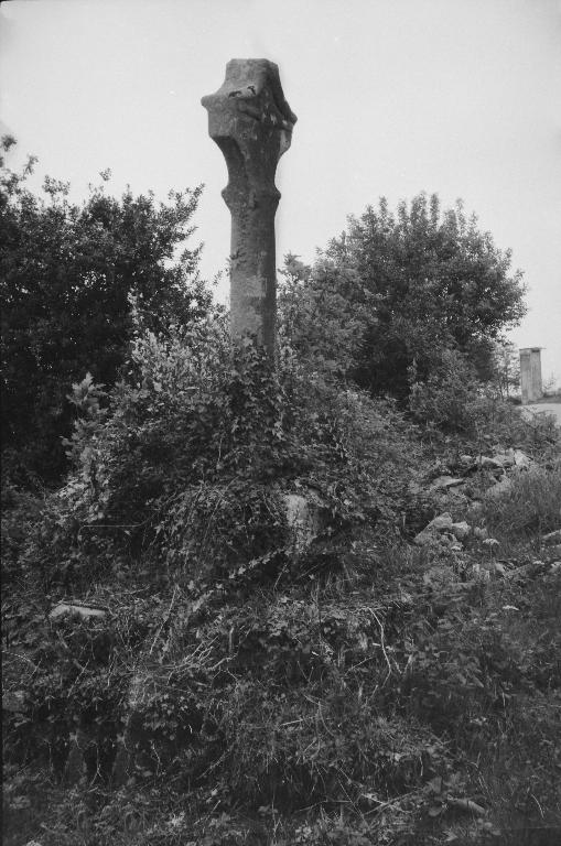 Croix de chemin de Rougentin, chemin de Quily (Saint-Servant-sur-Oust)