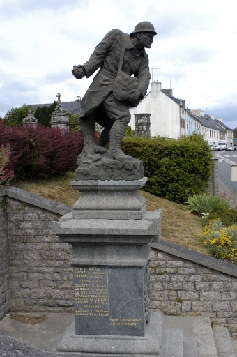 Monument aux morts, bourg (Arzano)