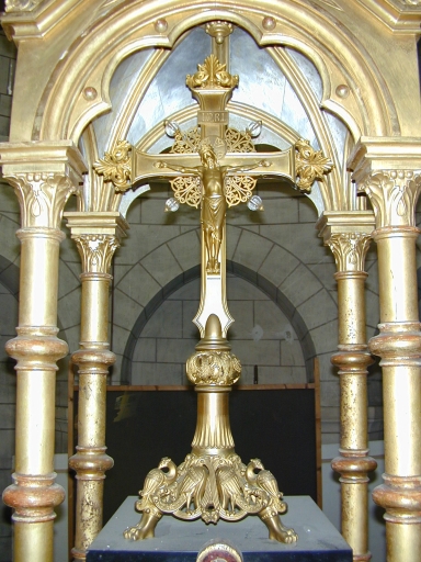 Garniture d'autel : ensemble d'une croix d'autel et de 6 chandeliers