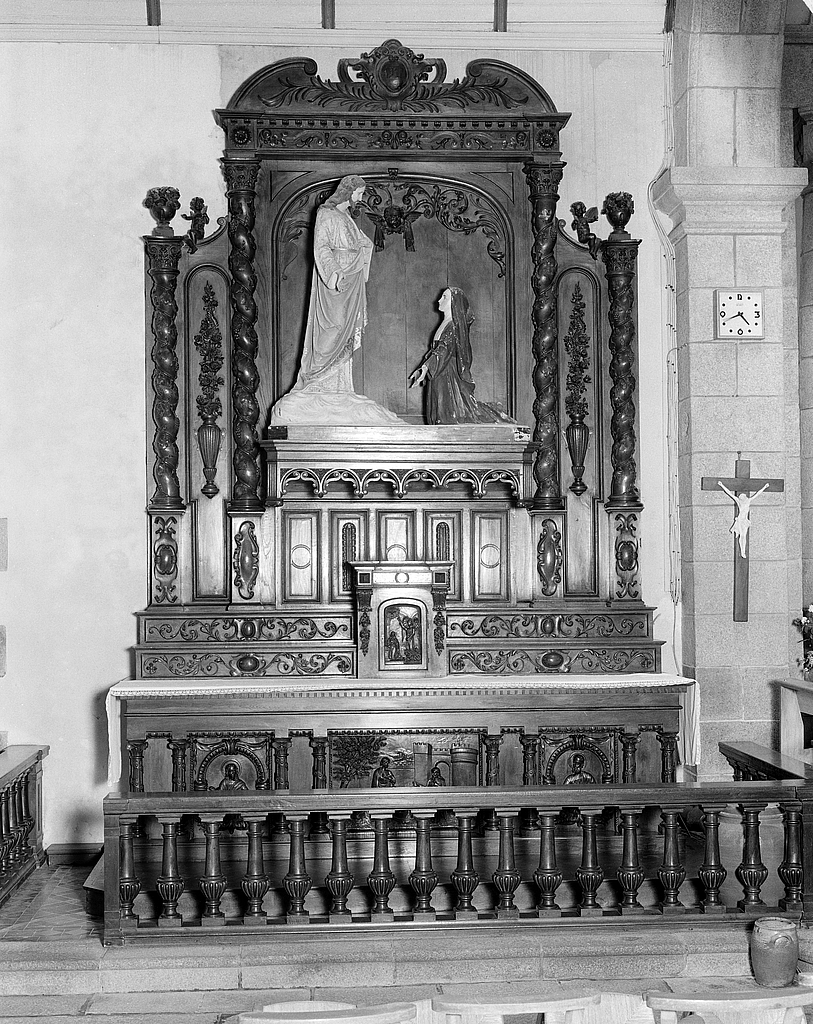 Autel, retable, tabernacle, gradins d'autel (2) (autel secondaire, autel tombeau, retable architecturé) : du Sacré-Coeur, église paroissiale Saint-Colomban (Plougoulm)