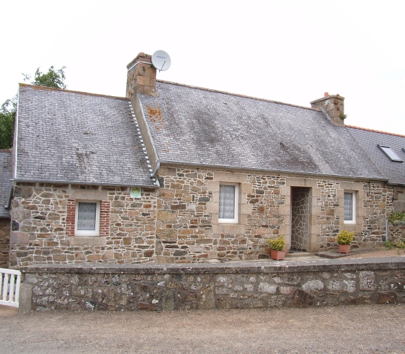 Maison, rue Raluzet (Plougrescant)