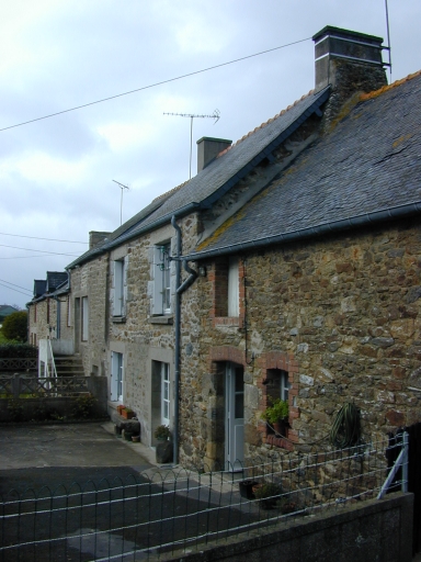 Alignement de maisons, la Perrine (Pleurtuit)