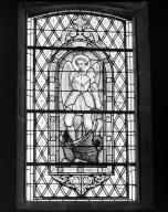13 verrières à personnages : Saint Pierre, saint Paul, Education de la Vierge, Immaculée Conception, saint Louis, saint Joseph, saint Michel, ange gardien (l'), Baptême du Christ, saint Corentin, saint Paul Aurélien, saint Eloi, saint Yves, église paroissiale Saint-Pierre (Sibiril)