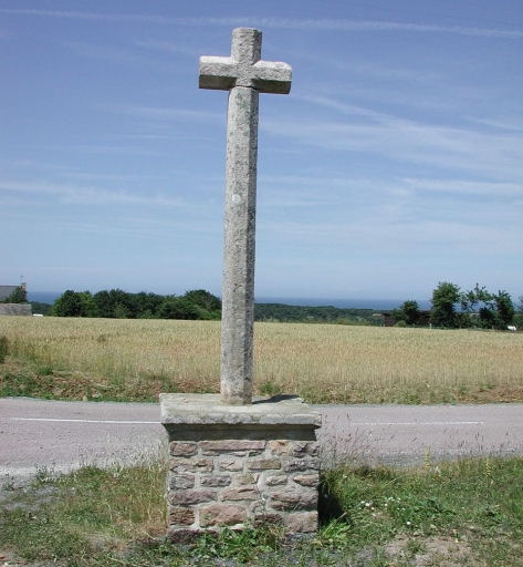 Croix de chemin dite la croix de pierre, route de Bien-Assis, la Croix Verte (Pléneuf-Val-André)