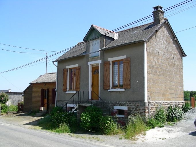 Maison, rue de l'Auriol (Saint-Thual)