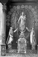 Groupe sculpté, bas-reliefs (14) (d'applique, petite nature) : la donation du Rosaire, église paroissiale Saint Pierre (Maël-Carhaix)