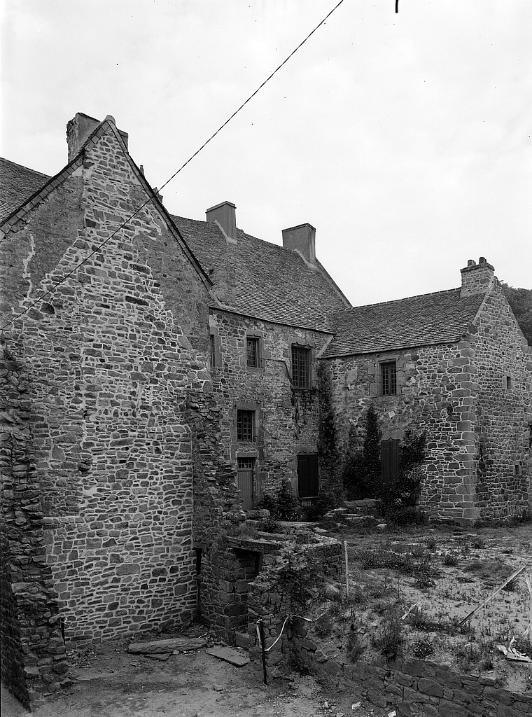 Maison prébendale, 1 place du Petit-Cloître (Saint-Pol-de-Léon)