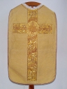 Ornement doré 2 : chasuble, bourse de corporal, étole, manipule, voile de calice