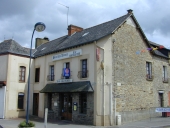 Hôtel de voyageurs des Ajoncs, 3 place du Roi Salomon (Maxent)