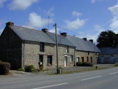Alignement de quatre maisons, le Néard (Plélan-le-Grand)