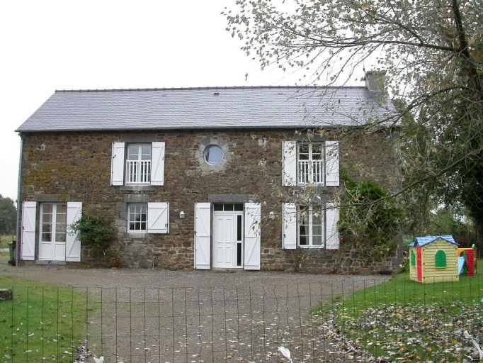 Ferme, Bazouges-sous-Hédé, la Cour Bausset (Bazouges-sous-Hédé fusionnée avec Hédé pour former la commune de Hédé-Bazouges en 2009)