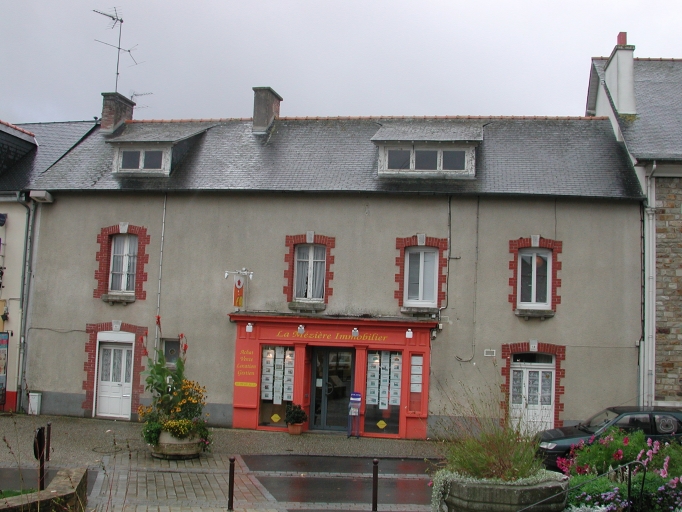 Maison, 11,13 place de l'Eglise (La Mézière)