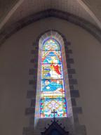 Ensemble des quatorze verrières à personnages de l'église paroissiale Saint-Golven (Taupont)