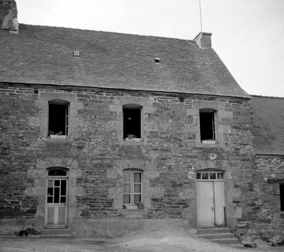 Maison de marchand de toiles, 2 la Ville-au-Chevalier (Le Quillio)