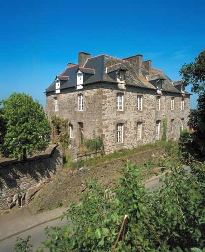 Relais de poste, dite la Grande Maison, 9 rue du Général Leclerc (Saint-Pierre-de-Plesguen fusionnée en Mesnil-Roc'h en 2019)