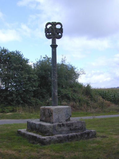 Croix monumentale, Kerféos (Sizun)