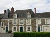 Maison, 7 bis, 9, 9 bis place de l'église (Hédé)