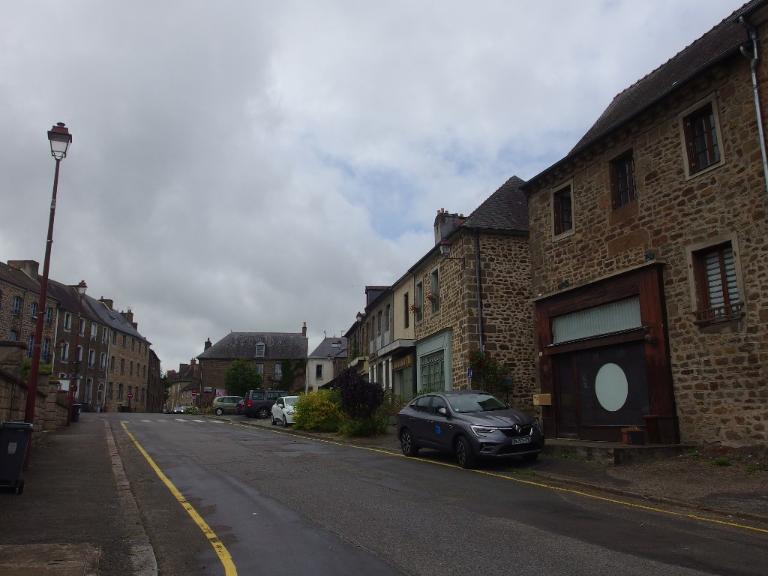 Place de la Mairie (Hédé fusionnée avec Bazouges-sous-Hédé pour former la commune de Hédé-Bazouges en 2009)