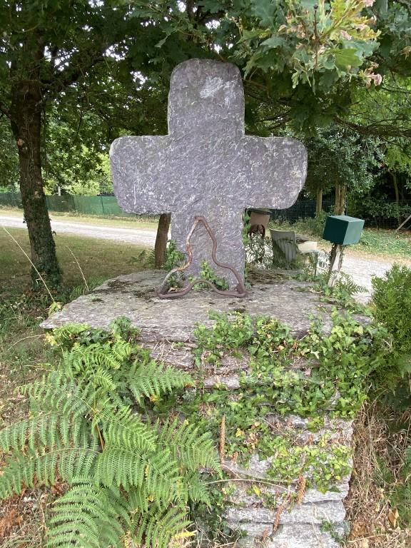Croix de chemin, la Cadehoule (Monteneuf)
