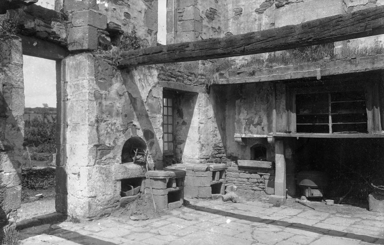 Ancienne abbaye de cisterciens, Le Relecq (Plounéour-Ménez)
