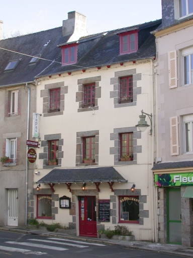 Maison, 6 place de l'Eglise (Binic fusionnée en Binic-Etables-sur-Mer en 2016)