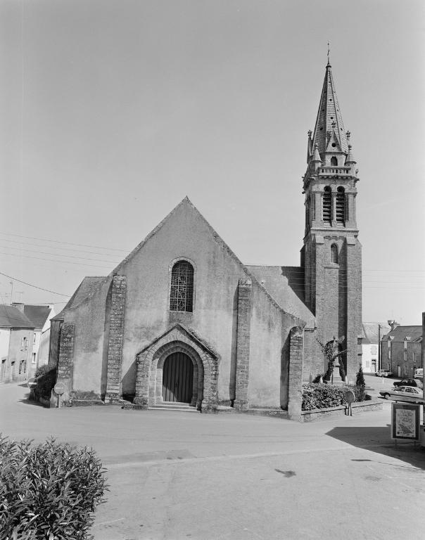 Eglise paroissiale Saint-Symphorien, place de l'Eglise (Surzur)